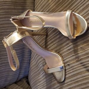 Gold heel